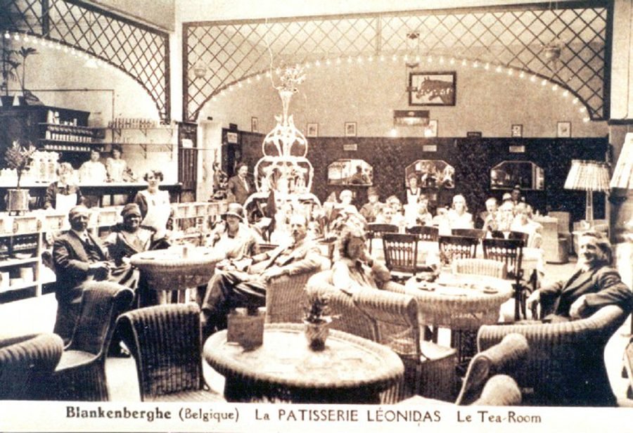 An old postcard of the Leonidas tea room in Blankenberge